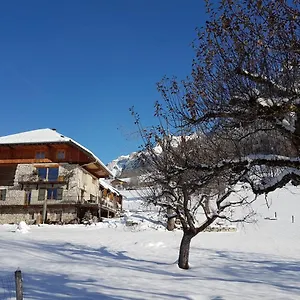 https://studio-les-chanterelles.hotels-rhonealpes.com